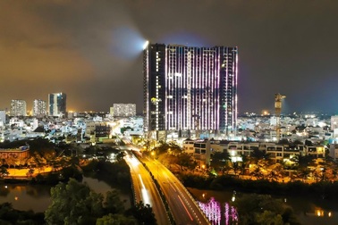 Chi 3 triệu USD lắp đèn led, tòa tháp sắp bàn giao trở thành biểu tượng khu Nam Sài Gòn