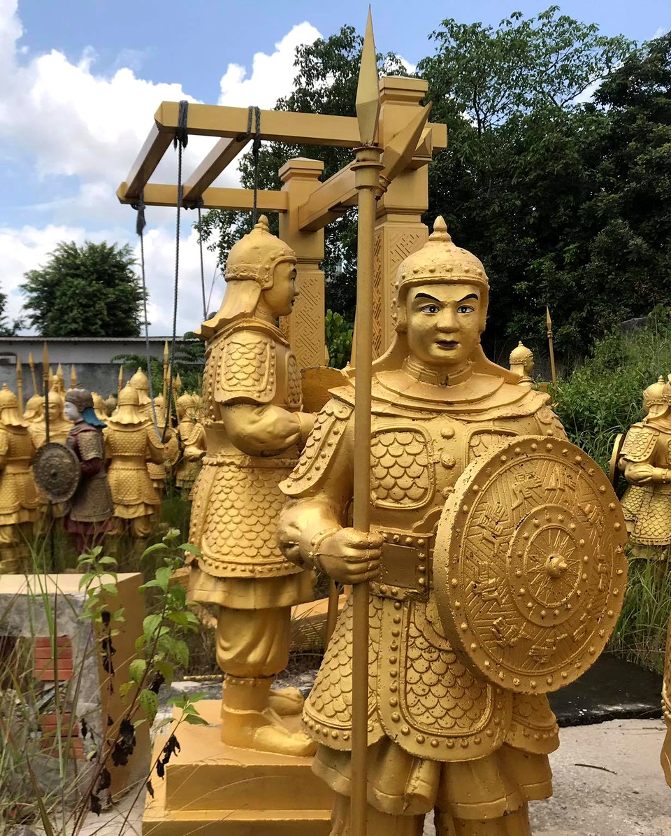 Cận cảnh đội quân đất nung “giống lính Tần Thuỷ Hoàng” trong bãi phế liệu - 9 Cận cảnh đội quân đất nung “giống lính Tần Thuỷ Hoàng” trong bãi phế liệu - 9