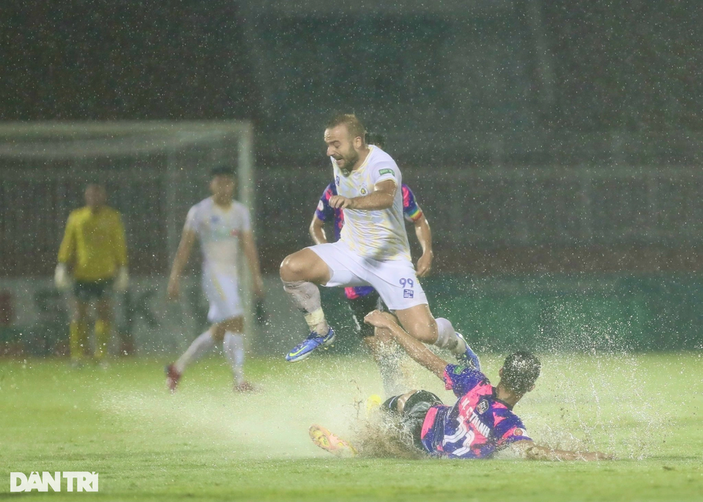 Văn Quyết ghi bàn giúp CLB Hà Nội thoát thua Sài Gòn FC - 3 Văn Quyết ghi bàn giúp CLB Hà Nội thoát thua Sài Gòn FC - 3