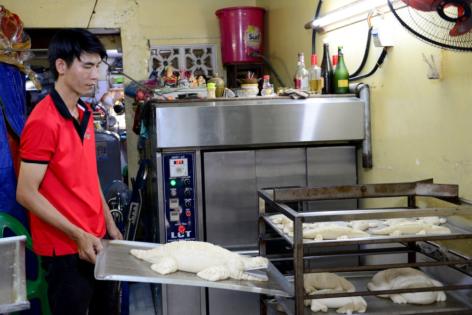 Chàng trai Sài Gòn chuyên làm bánh mì cá sấu, ngựa khổng lồ - 9 Chàng trai Sài Gòn chuyên làm bánh mì cá sấu, ngựa khổng lồ - 9