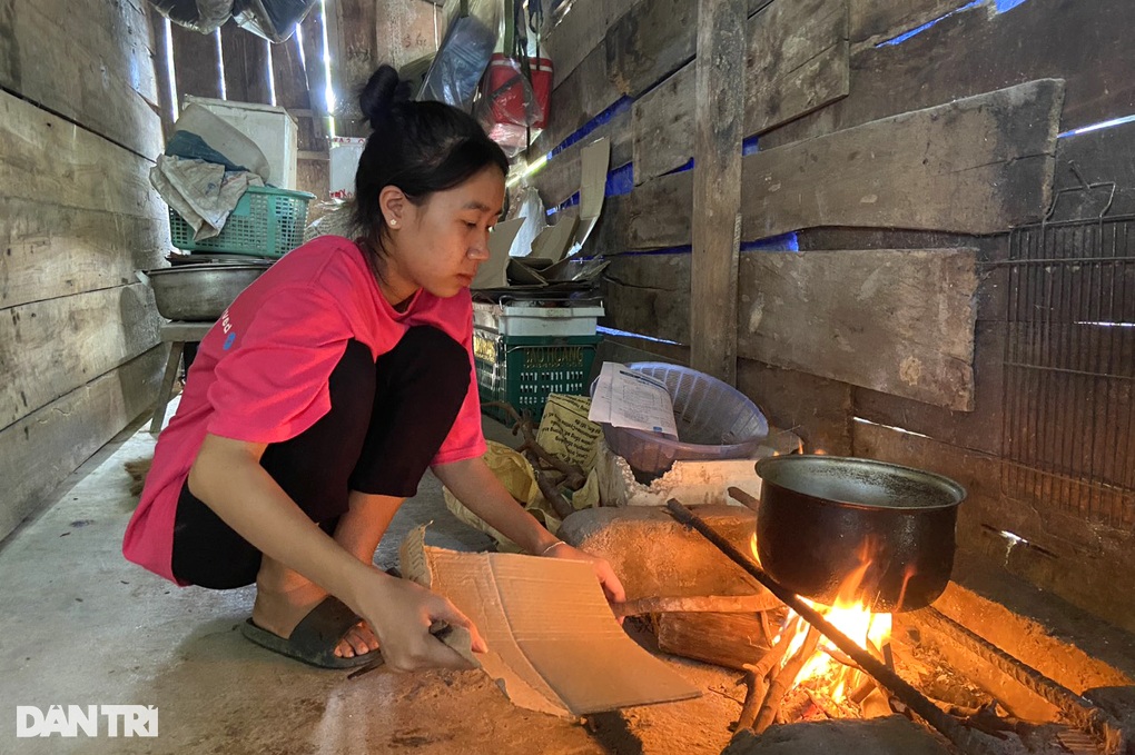 Mẹ bỏ đi, nữ sinh nghèo chăm bố bệnh tật, bà già yếu - 4 Mẹ bỏ đi, nữ sinh nghèo chăm bố bệnh tật, bà già yếu - 4