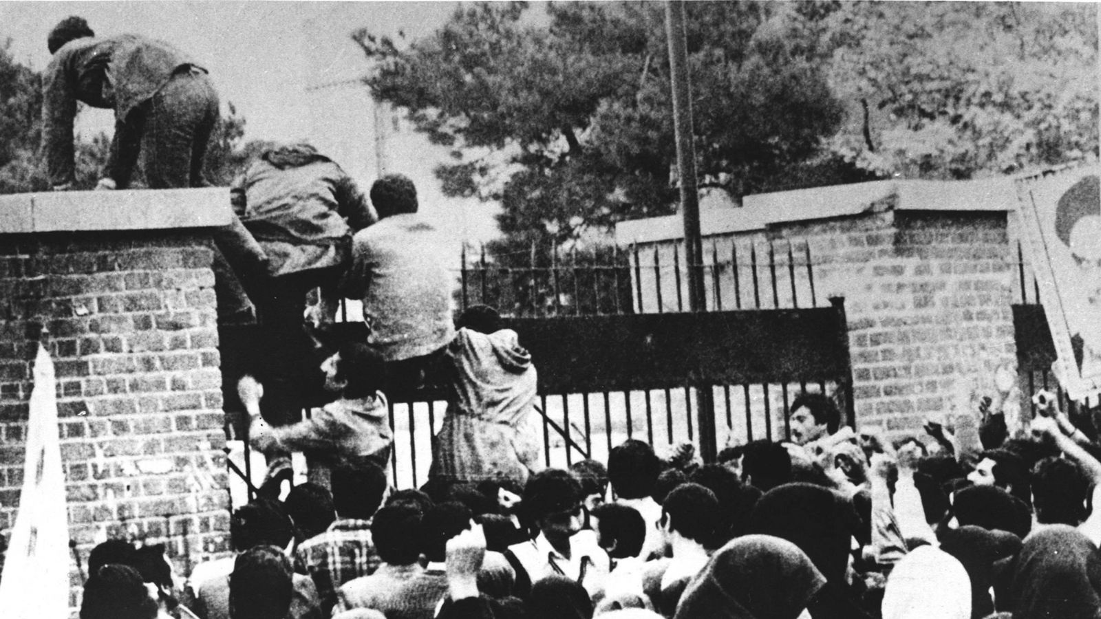 Căn nguyên mối thâm thù giữa Mỹ và Iran - 3 Căn nguyên mối thâm thù giữa Mỹ và Iran - 3