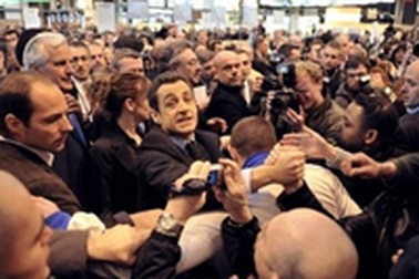 Tổng thống Pháp hối tiếc vì đã chửi thề