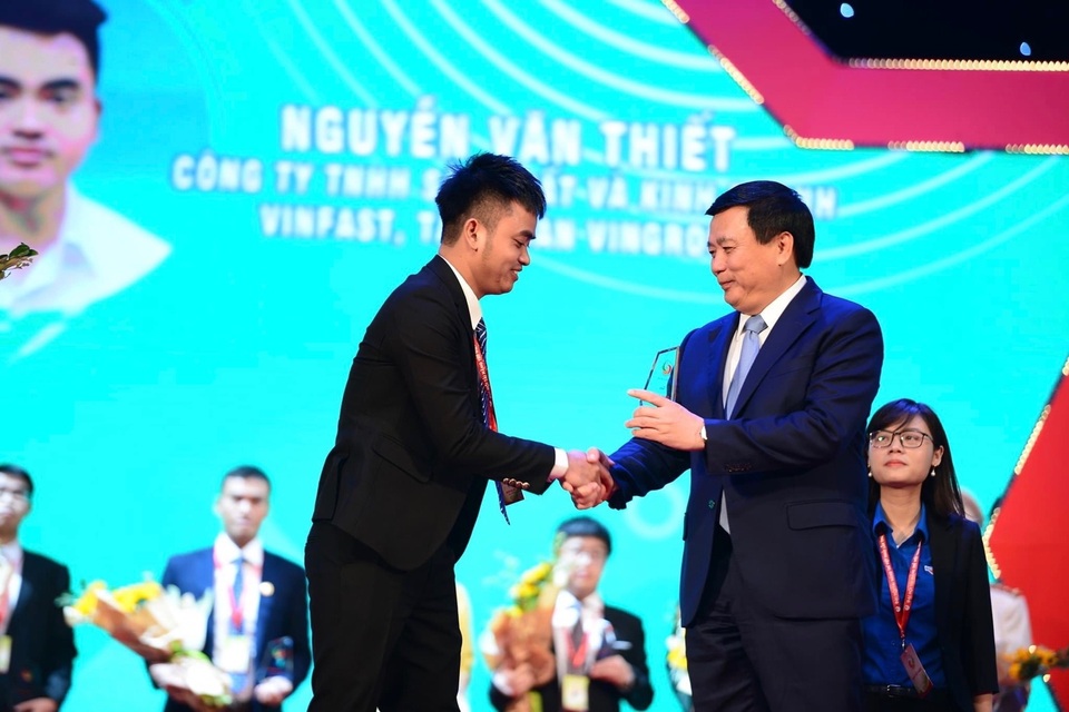 Bỏ ngang đại học để học nghề vì giác ngộ - 1 Bỏ ngang đại học để học nghề vì giác ngộ - 1