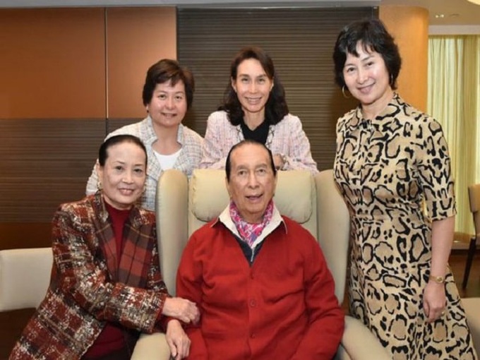 Cuộc đời ly kỳ như phim và khối tài sản khổng lồ của vua sòng bạc Macau vừa qua đời - Hà Hồng Sân - Ảnh 10. Cuộc đời ly kỳ như phim và khối tài sản khổng lồ của vua sòng bạc Macau vừa qua đời - Hà Hồng Sân - Ảnh 10.