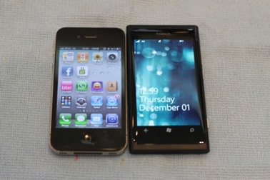 Xem ảnh Nokia Lumia 800 "so dáng" iPhone 4