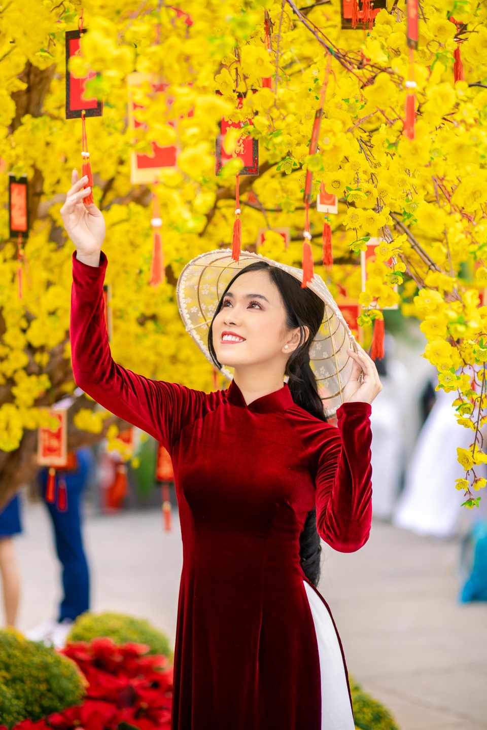 Hot girl miền Tây khoe nhan sắc ngọt ngào trong tà áo dài đón Tết - 5 Hot girl miền Tây khoe nhan sắc ngọt ngào trong tà áo dài đón Tết - 5