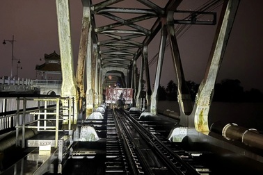 Điều 19 toa xe chở gần 700 tấn đá chống trôi cầu đường sắt Bắc - Nam