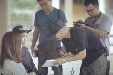 Việt Max kết hợp với Chi Pu và Gil Lê