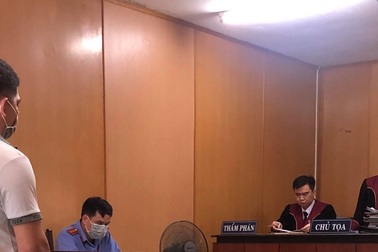 Công an bị đánh khi can ngăn chồng bạo hành vợ