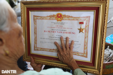 "Mẹ mất 60 năm rồi, nay được truy tặng danh hiệu Mẹ Việt Nam anh hùng!"
