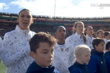 Đội tuyển nữ Mỹ lại bị chỉ trích vì không hát Quốc ca