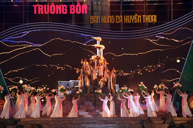 Huyền thoại về những người "dám chết để được thấy con đường sống"