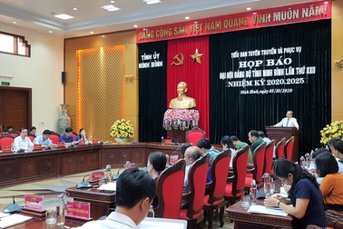 Ninh Bình chi 1 tỷ đồng mua cặp cho đại biểu, không tặng quà khách mời