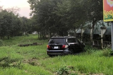 Mercedes GL400 "đại náo" cả đoạn đường dài, tông một phụ nữ tử vong