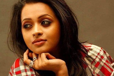 Nữ diễn viên Ấn Độ bị 7 người đàn ông cưỡng hiếp trên xe hơi