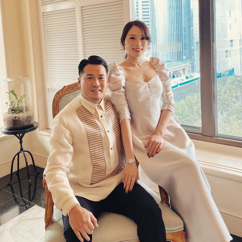 Lên báo Anh nhờ đeo khẩu trang, Linh Rin hé lộ Phillip Nguyễn tạo cảm hứng - 3 Lên báo Anh nhờ đeo khẩu trang, Linh Rin hé lộ Phillip Nguyễn tạo cảm hứng - 3