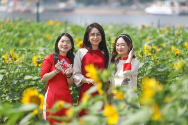 Công viên bờ sông Sài Gòn "thay áo mới" sau 3 tháng cải tạo