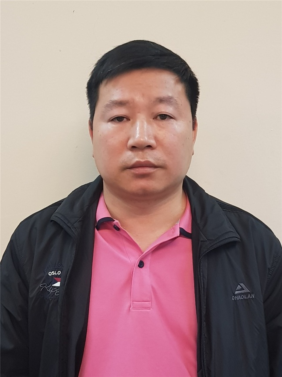 Trùm buôn lậu 5.000 tấn thuốc bắc đưa hơn 1,5 tỷ đồng cho lãnh đạo hải quan - 2 Trùm buôn lậu 5.000 tấn thuốc bắc đưa hơn 1,5 tỷ đồng cho lãnh đạo hải quan - 2