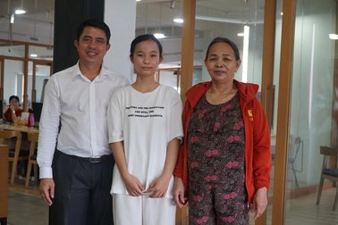 Nữ sinh 18 tuổi quyết tâm theo đuổi ước mơ làm nhà thiết kế thời trang