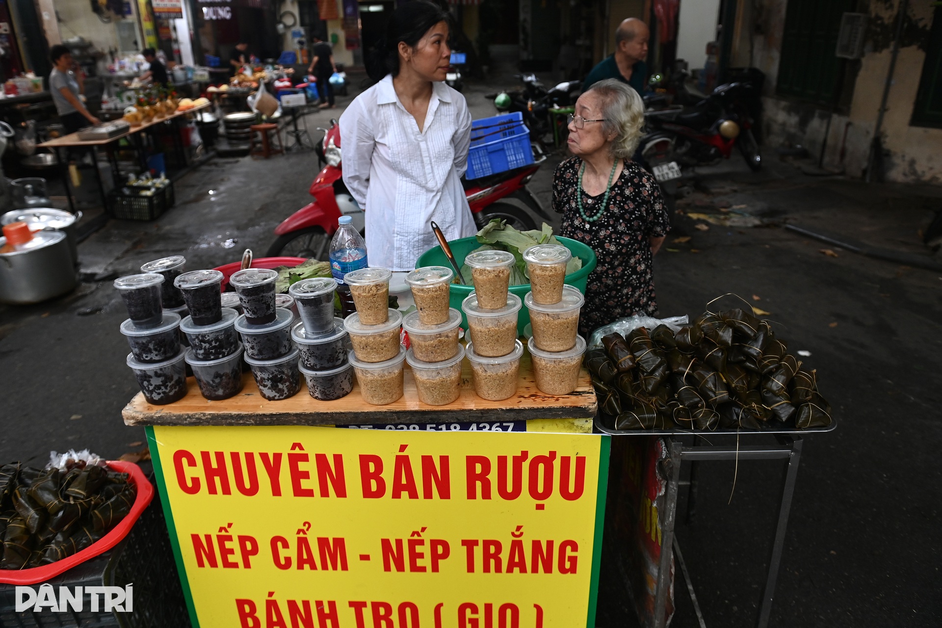 Chợ Tết Đoan Ngọ thưa người, shipper giao đồ cúng bở hơi tai - 2 Chợ Tết Đoan Ngọ thưa người, shipper giao đồ cúng bở hơi tai - 2