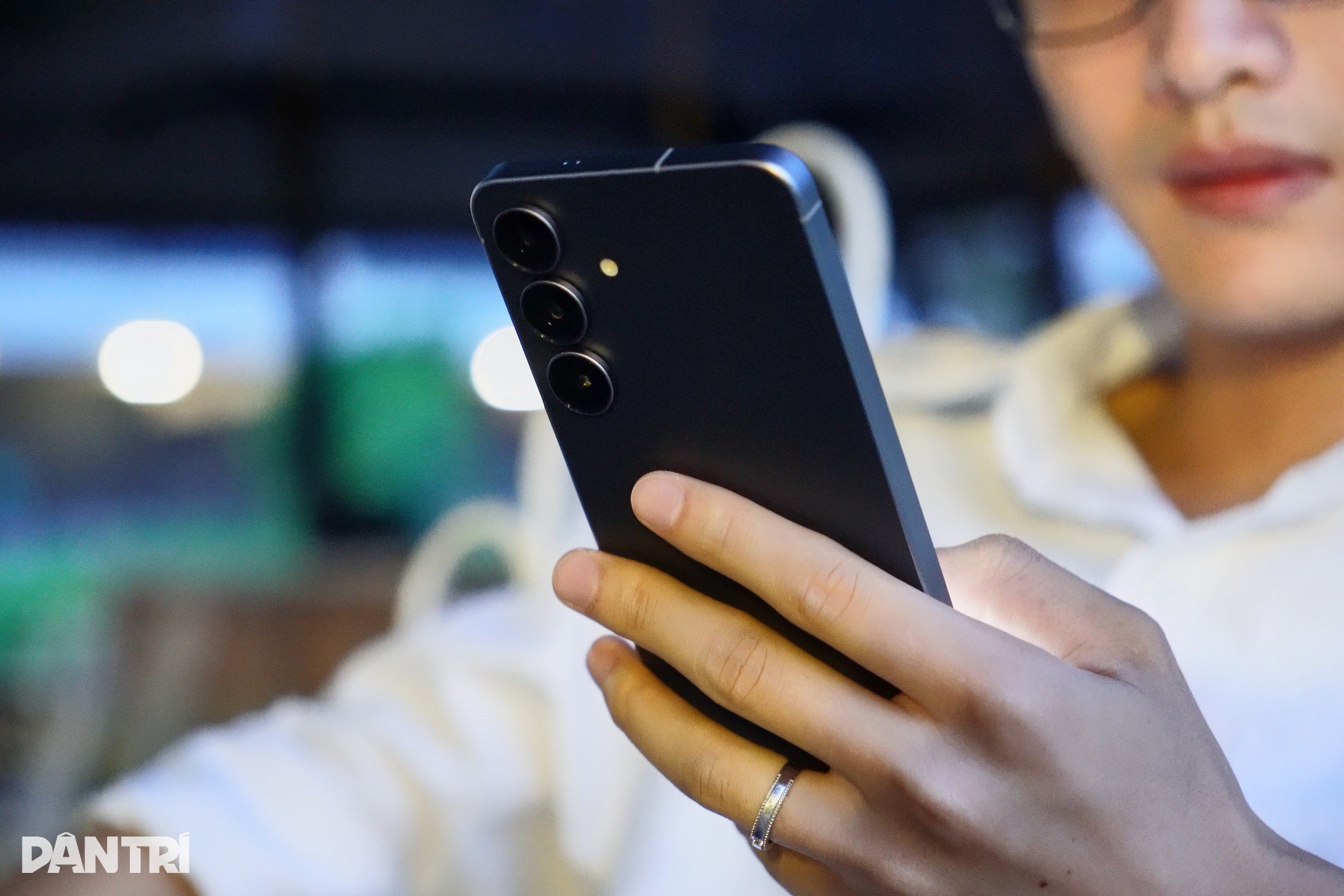 Galaxy S25 FE Review៖ អេក្រង់ស្អាត កាមេរ៉ាល្អ ដំណើរការគ្រប់គ្រាន់ - 20 Đánh giá Galaxy S25 FE: Màn hình đẹp, camera tốt, hiệu năng đủ dùng - 20