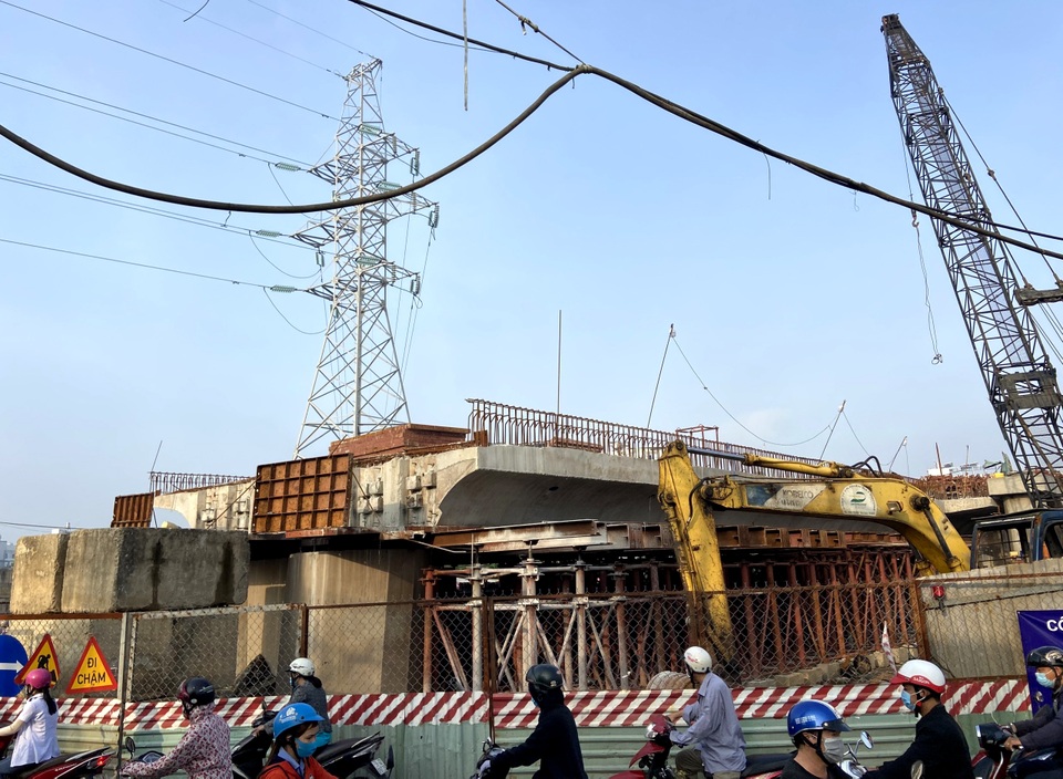 Những cây cầu trăm tỷ “xây mãi chưa xong” tại TPHCM - 4 Những cây cầu trăm tỷ “xây mãi chưa xong” tại TPHCM - 4