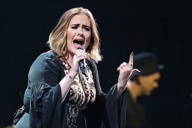 Adele là giọng ca “đỉnh” nhất năm 2016