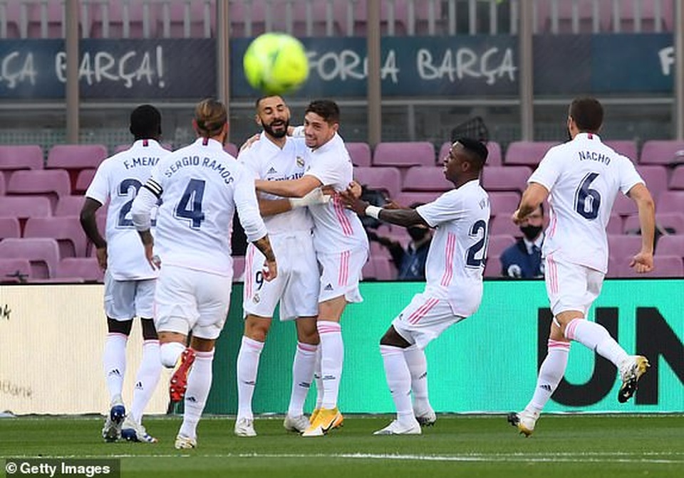 Real Madrid hạ gục Barcelona tại Nou Camp - 15 Real Madrid hạ gục Barcelona tại Nou Camp - 15