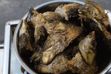 Quán bún đầu cá "độc nhất" Hà Nội, bà chủ bán cả tạ cá một ngày