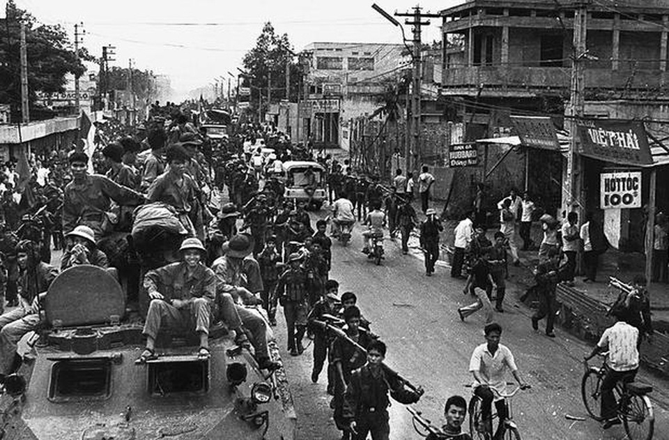 Những khoảnh khắc lịch sử ngày giải phóng Sài Gòn trên báo chí quốc tế - 8 Những khoảnh khắc lịch sử ngày giải phóng Sài Gòn trên báo chí quốc tế - 8