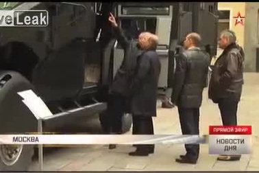 Ông Putin đích thân thị sát siêu xe bọc thép mới nhất