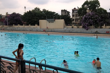 Nguy cơ mắc hàng loạt bệnh vì nước hồ bơi