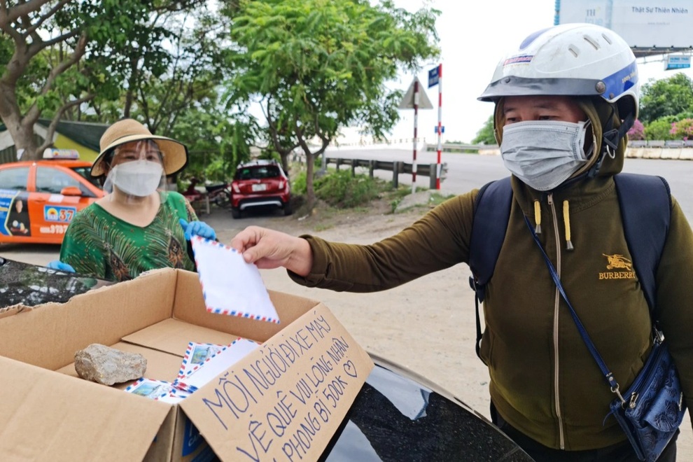Mỗi người đi xe máy về quê vui lòng nhận một phong bì 500 K - 8 Mỗi người đi xe máy về quê vui lòng nhận một phong bì 500 K - 8