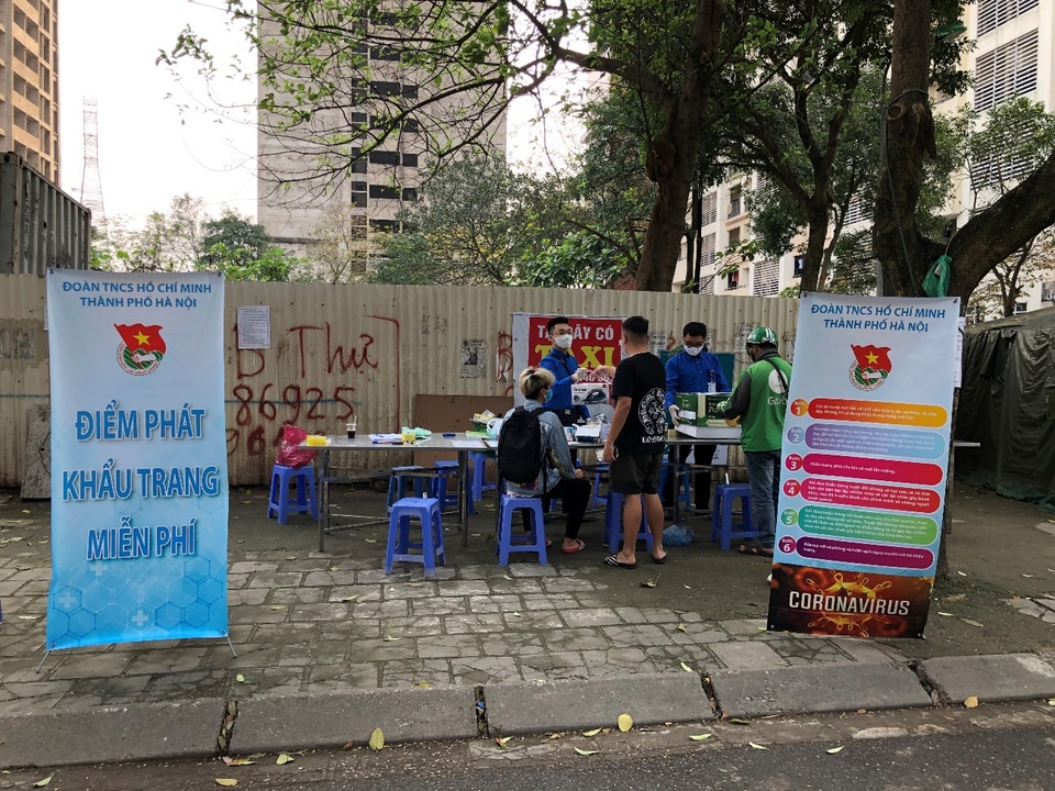 Thanh niên Hà Nội tích cực hỗ trợ khu cách ly, lắp 100 bồn rửa tay miễn phí - 4 Thanh niên Hà Nội tích cực hỗ trợ khu cách ly, lắp 100 bồn rửa tay miễn phí - 4