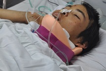 Bị đá đè gãy cổ, tính mạng chàng trai dân tộc Thái nguy kịch