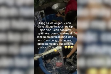 Thấy con lén giặt quần áo cho mẹ, nữ công nhân khóc nghẹn khi biết lí do