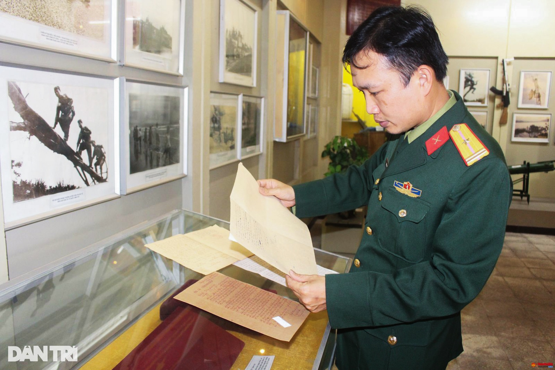 Dòng chữ khắc trong hình con dấu được tìm thấy ở ngôi mộ tập thể 73 liệt sỹ - 7 Dòng chữ khắc trong hình con dấu được tìm thấy ở ngôi mộ tập thể 73 liệt sỹ - 7