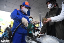 Xăng giảm mạnh kéo dài đến bao giờ?