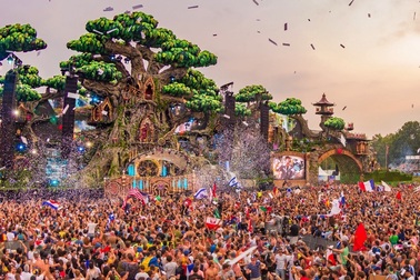 Đại diện thế hệ Không Lùi Bước Việt cuồng nhiệt hết mình tại Tomorrowland 2016