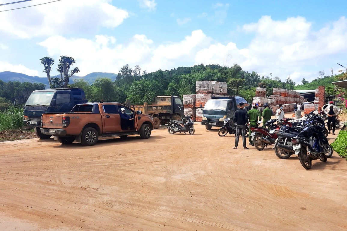 Đi nhận lương, công nhân bị giám đốc đánh gãy tay, gãy mũi - 2 Đi nhận lương, công nhân bị giám đốc đánh gãy tay, gãy mũi - 2