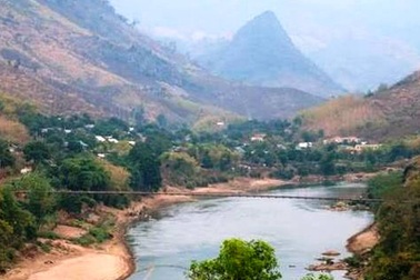 Nhảy xuống sông cứu lợn, người đàn ông bị nước cuốn trôi