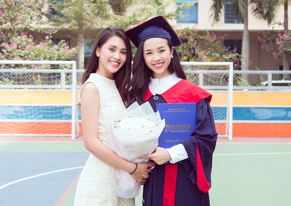 Á hậu Thúy An xinh đẹp rạng rỡ trong lễ tốt nghiệp đại học - 9 Á hậu Thúy An xinh đẹp rạng rỡ trong lễ tốt nghiệp đại học - 9