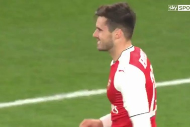 Oxlade-Chamberlain lập cú đúp, Arsenal vào tứ kết League Cup