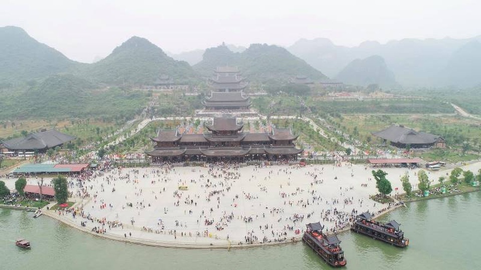 Biển người đổ về chùa Tam Chúc ngày cuối tuần - 4 Biển người đổ về chùa Tam Chúc ngày cuối tuần - 4