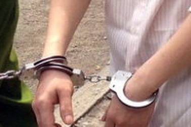 Bắt 2 cán bộ nghi làm giả giấy tờ để hưởng chế độ bảo hiểm