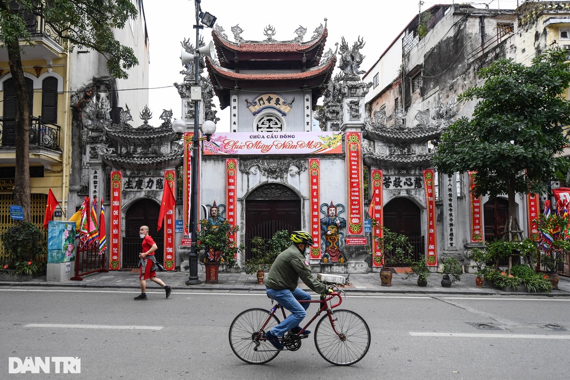 Hà Nội tĩnh mịch, vắng vẻ trong buổi sáng mùng 1 Tết - 11 Hà Nội tĩnh mịch, vắng vẻ trong buổi sáng mùng 1 Tết - 11
