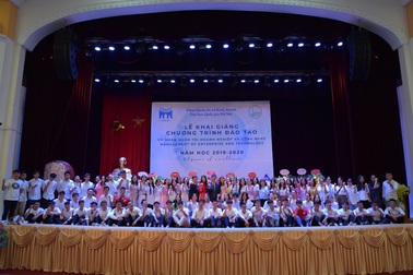 Lần đầu tiên đào tạo Cử nhân Quản trị Doanh nghiệp và Công nghệ