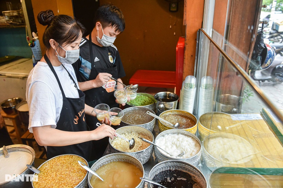 Quán chè Thái đắt khách nhất nhì ở Hà Nội, mỗi ngày bán hơn 1000 cốc - 2 Quán chè Thái đắt khách nhất nhì ở Hà Nội, mỗi ngày bán hơn 1000 cốc - 2