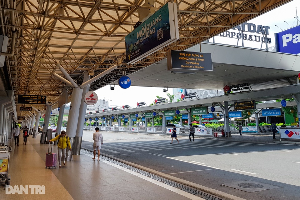 Sân bay Tân Sơn Nhất vắng vẻ.jpg Sân bay Tân Sơn Nhất vắng vẻ.jpg